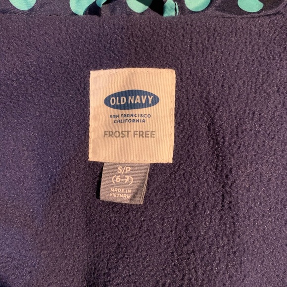 Old Navy Girls Puffer Vest - Picture 3 of 3